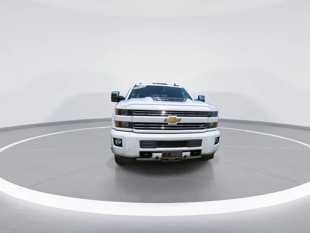 Used 2019 White Chevrolet LTZ image 3