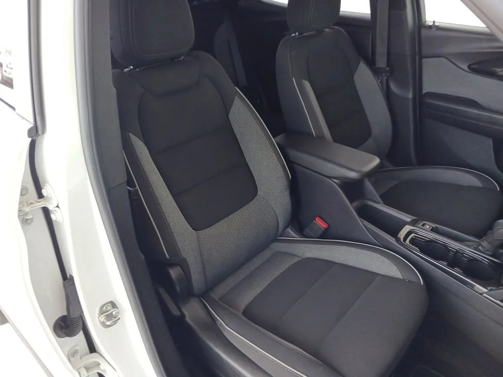 Used 2023 Summit White Chevrolet LT image 27