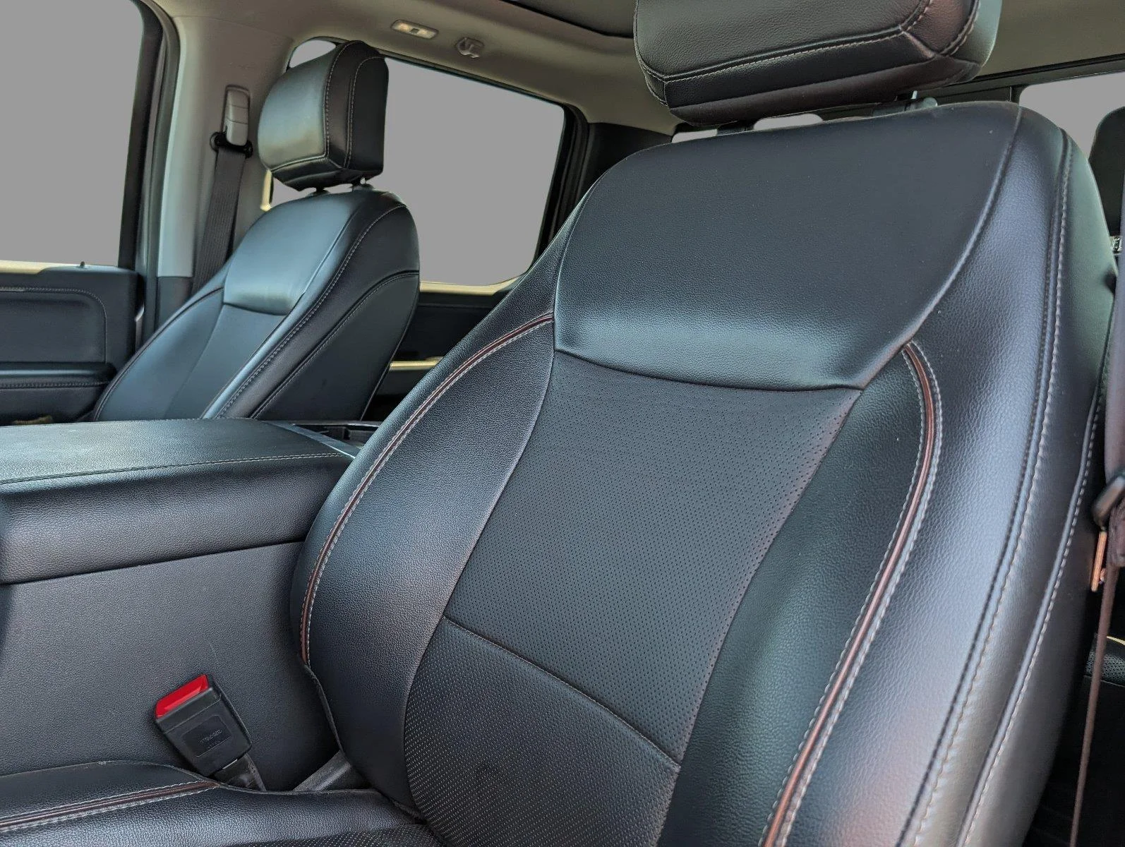 Used 2024 Carbonized Gray Ford Lariat image 13