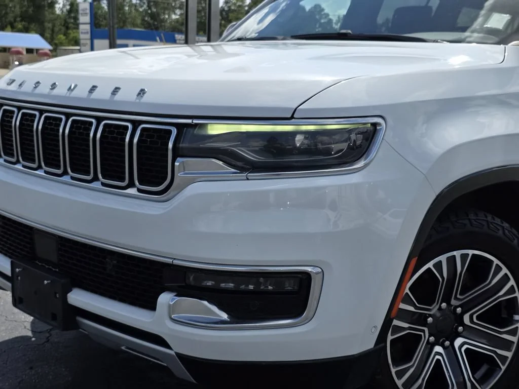 Used 2023 White Jeep Series II image 9