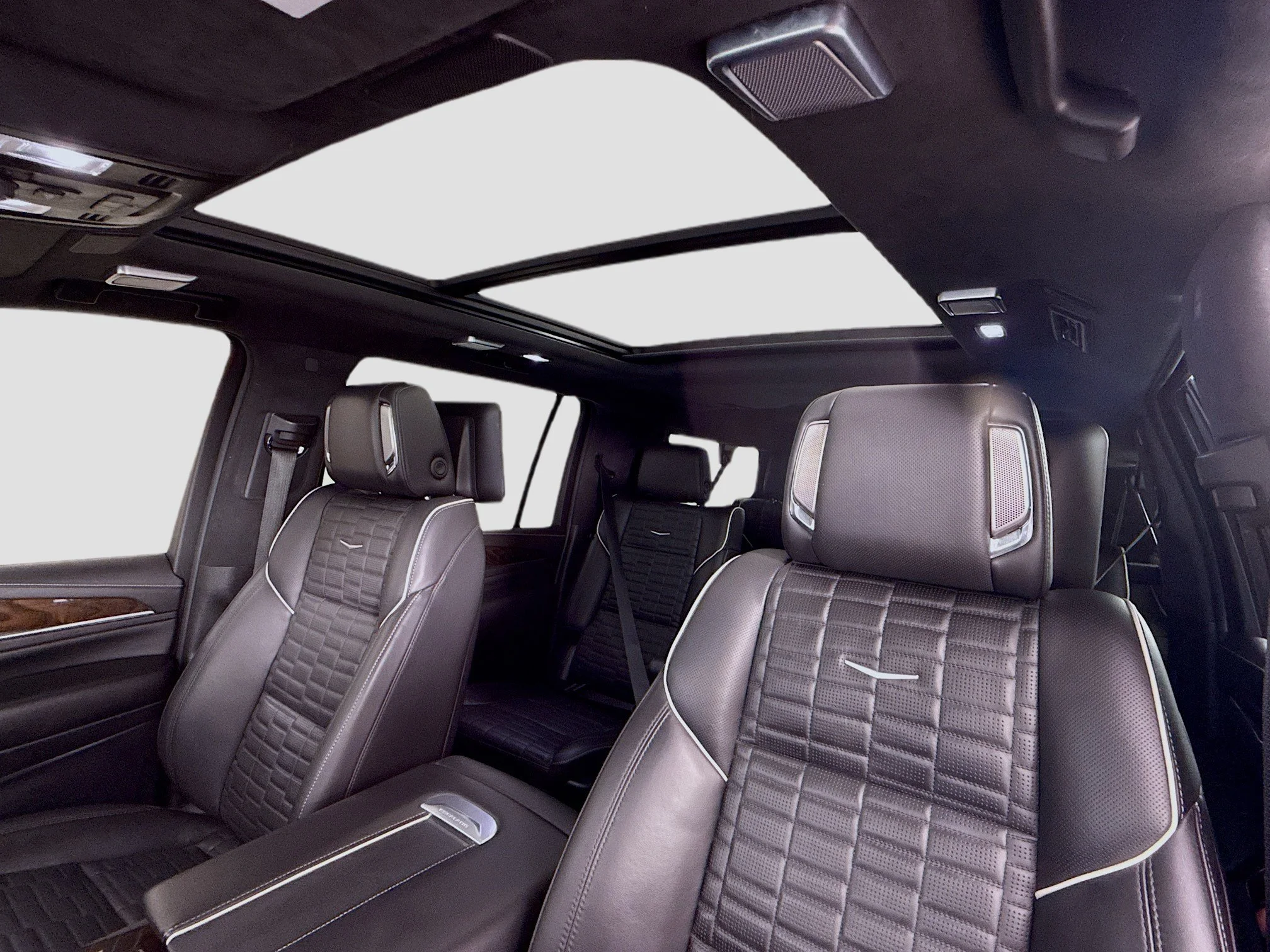 Used 2023 Crystal White Tricoat Cadillac Sport Platinum image 25