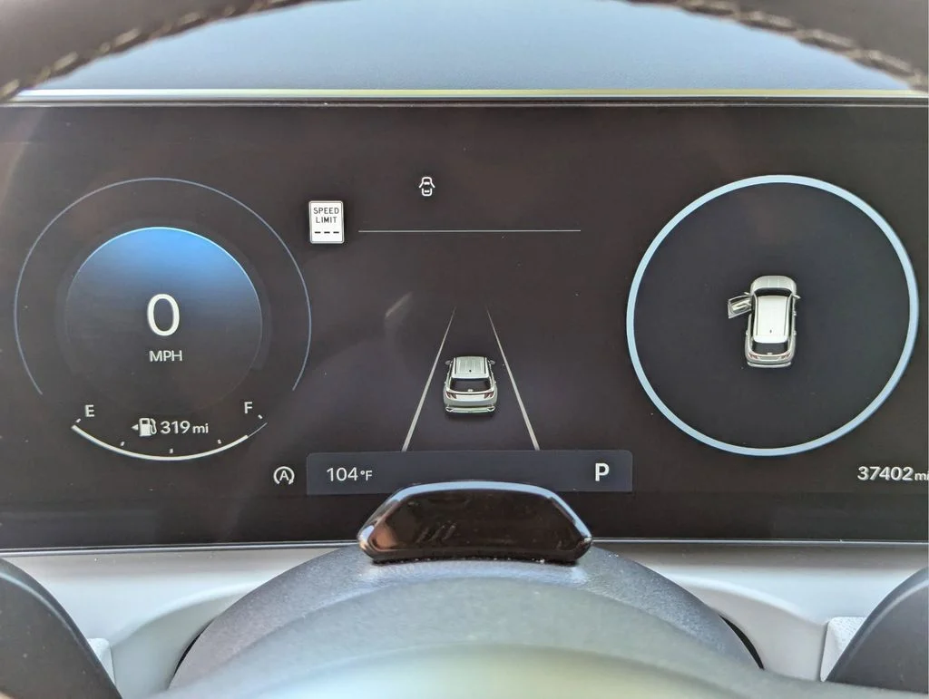 Used 2025 White Hyundai SEL Convenience image 14