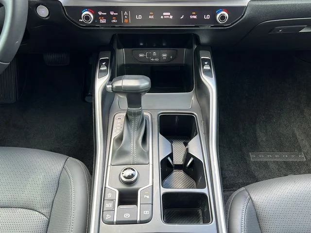 Used 2025 Black Kia S image 18