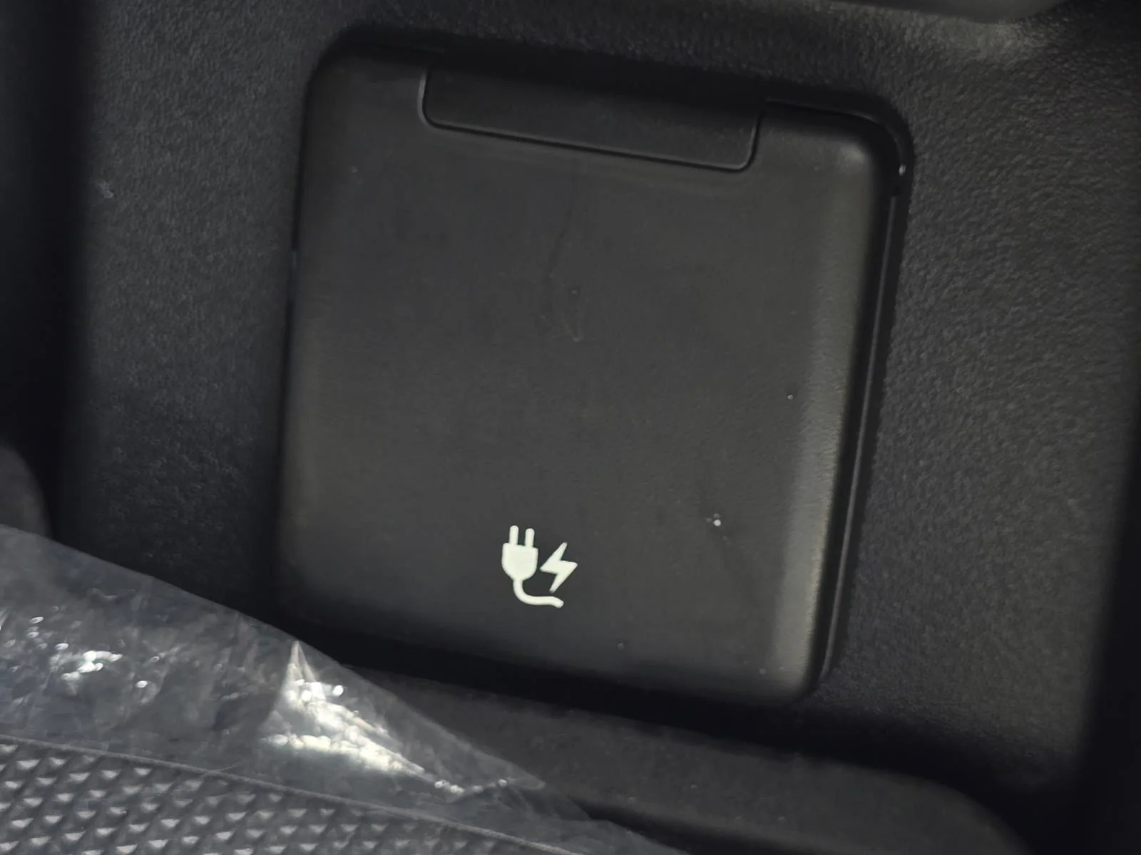 Certified Used 2024 Fuji White Land Rover SE image 31