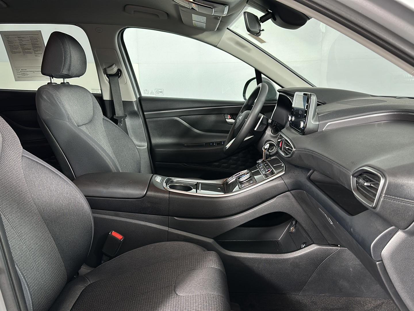 Used 2021 Shimmering Silver Hyundai SE image 23