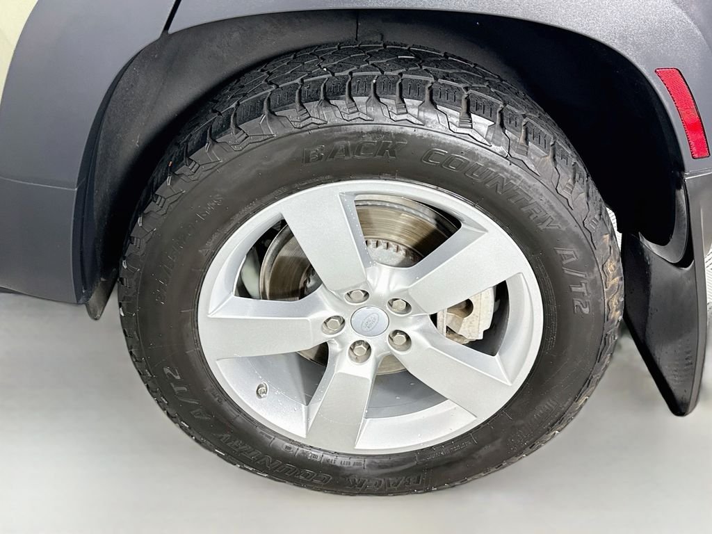 Used 2020 Pangea Green Metallic Land Rover First Edition image 25