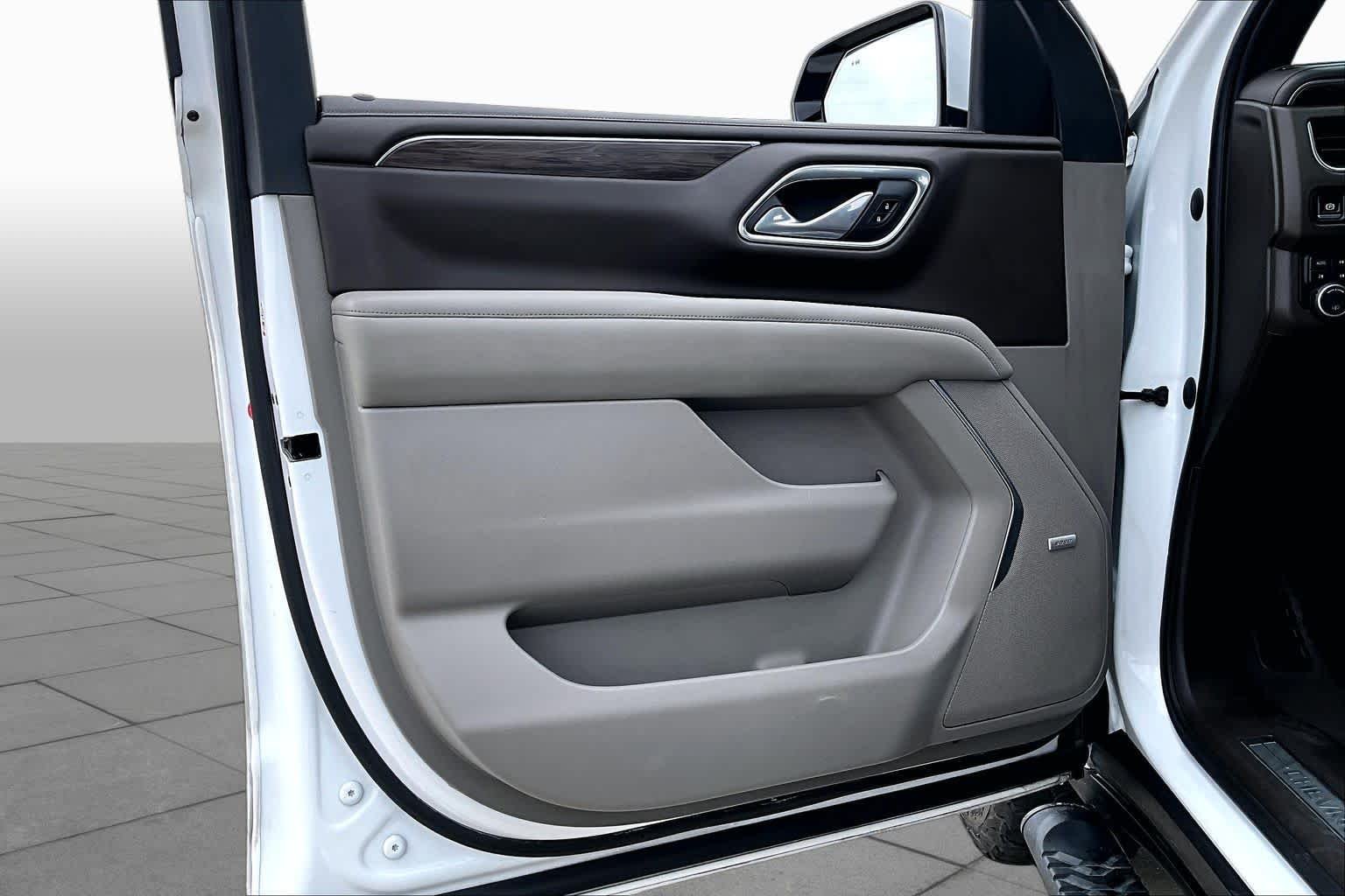 Used 2021 Summit White Chevrolet Z71 image 22