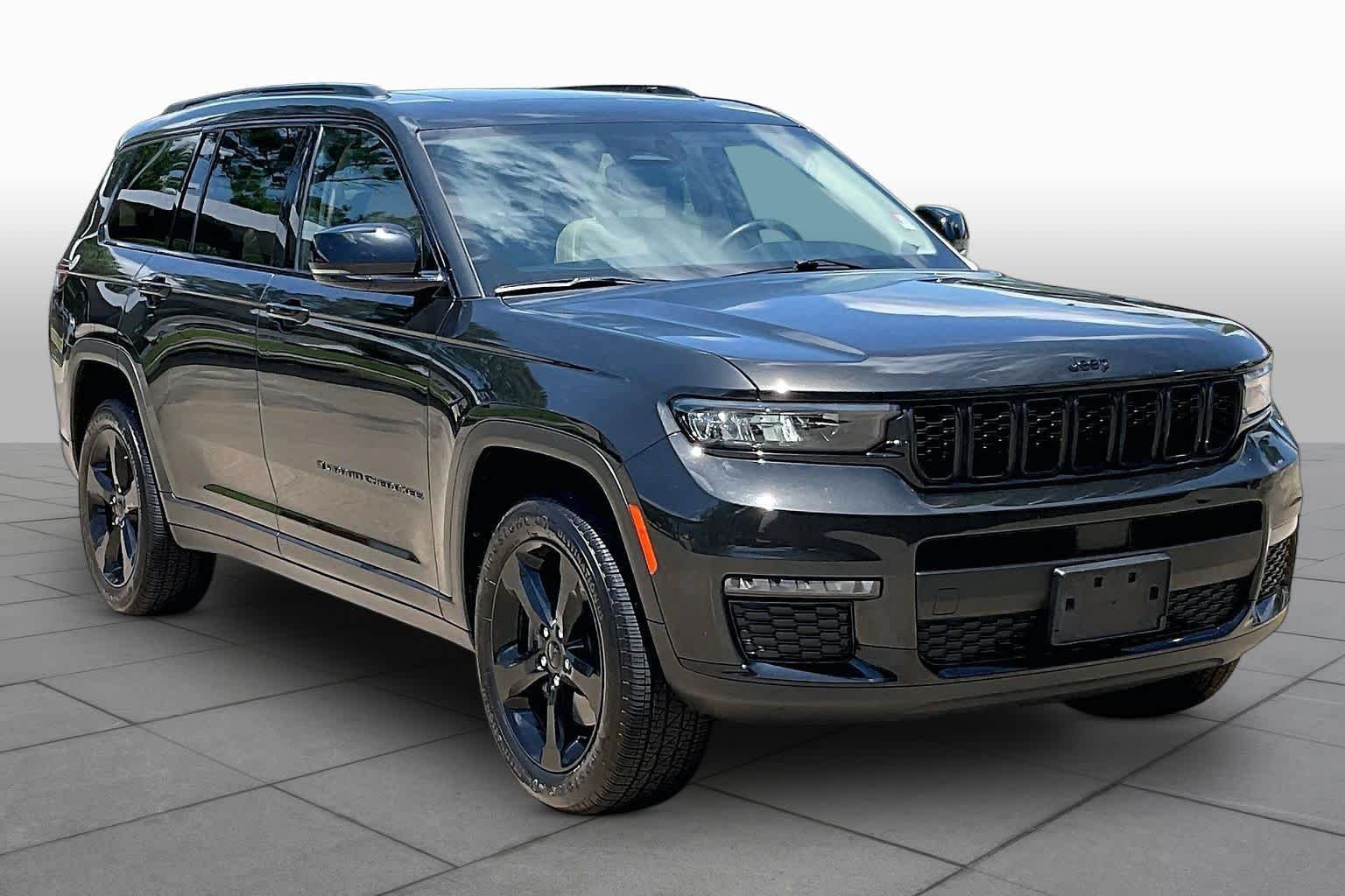 Used 2022 Rocky Mountain Pearlcoat Jeep Limited image 3
