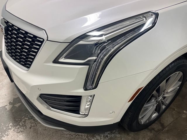 Used 2022 Crystal White Tricoat Cadillac Premium Luxury image 13