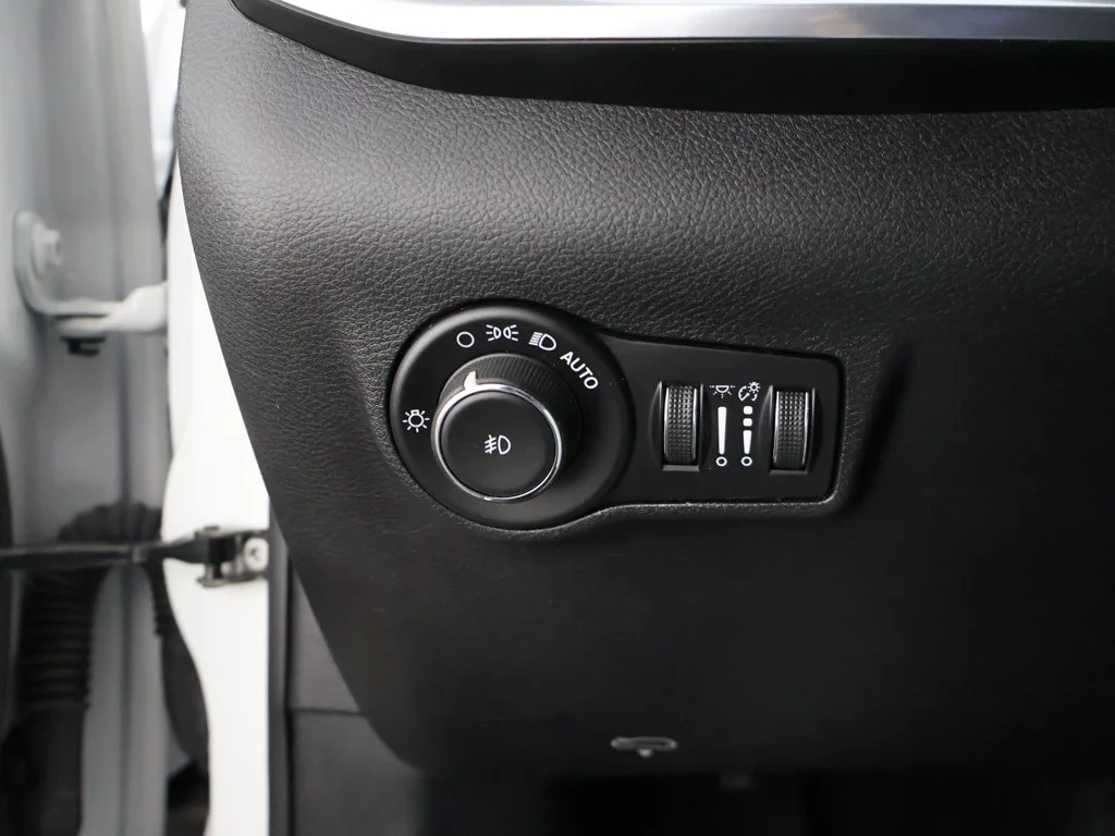 Used 2024 Bright White Clearcoat Jeep Limited image 37