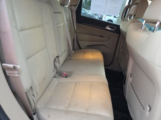Used 2018 White/off-white Jeep Laredo E image 11