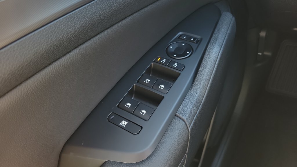 New 2027 Glacial White Pearl Kia EX image 18