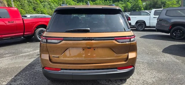 New 2026 Copper Shino Metallic Clear-Coat Exterior Paint Jeep Limited image 8