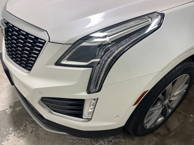 Used 2022 Crystal White Tricoat Cadillac Premium Luxury image 13