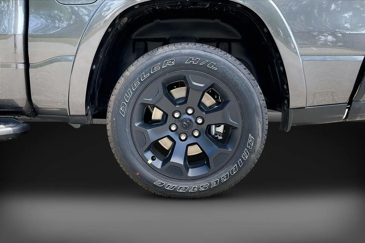 New 2026 Granite Crystal Metallic Clearcoat RAM Big Horn/Lone Star image 34