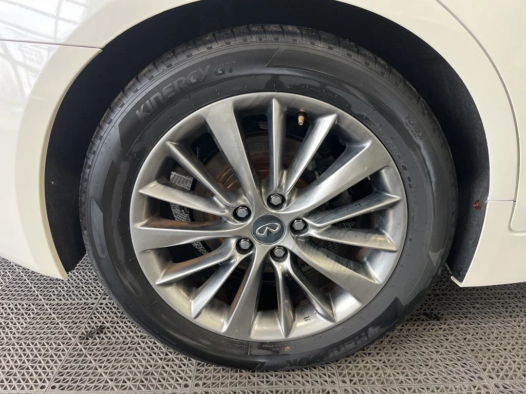 Used 2018 White INFINITI 3.0t LUXE image 24