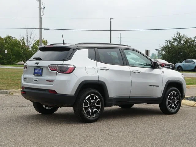 Used 2024 Silver Jeep Trailhawk image 7