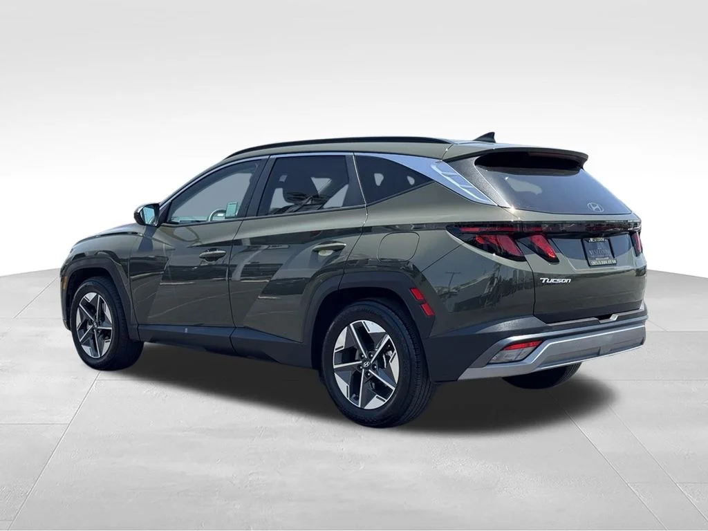 Used 2025 Green Hyundai SEL image 7