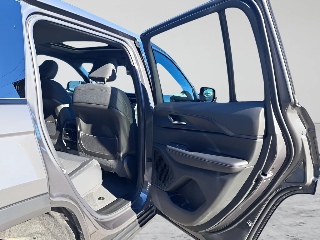 New 2026 Baltic Gray Metallic Clear-Coat Exterior Paint Jeep Laredo X image 13