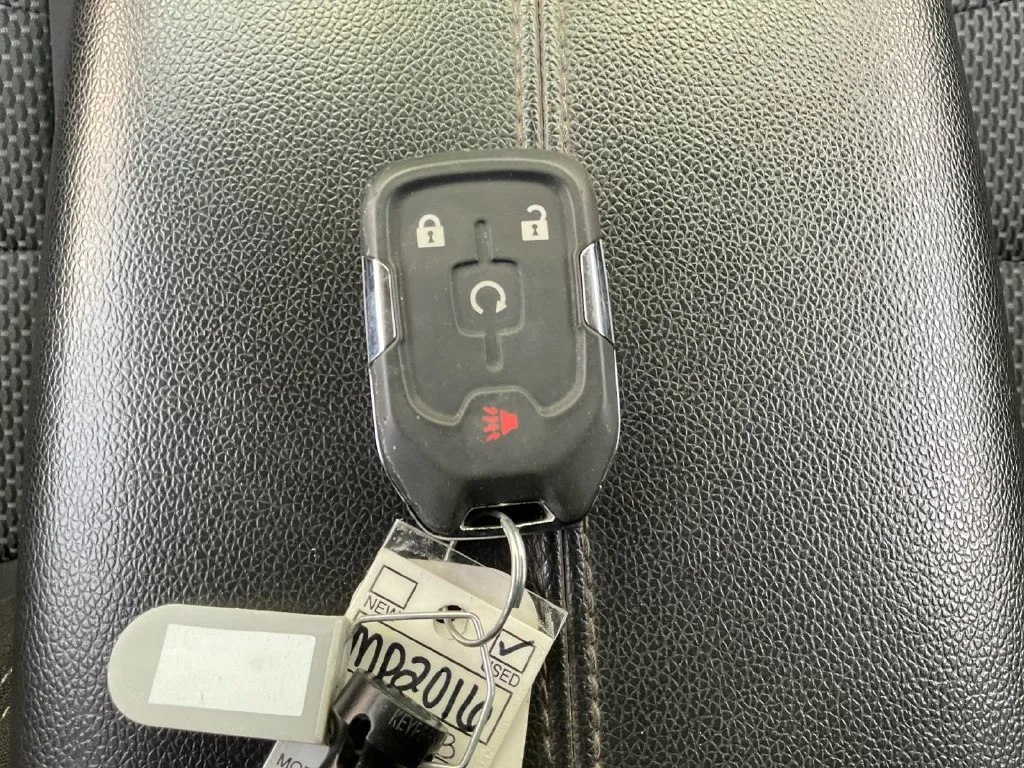 Used 2023 SUMMIT WHITE GMC SLE image 35