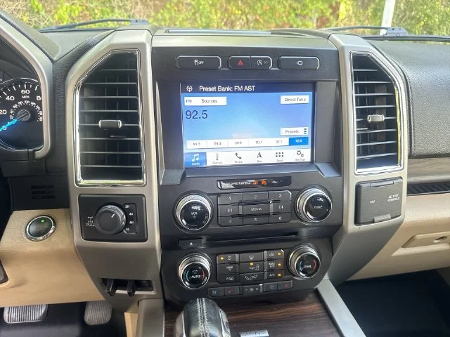 Used 2017  Ford Lariat image 21