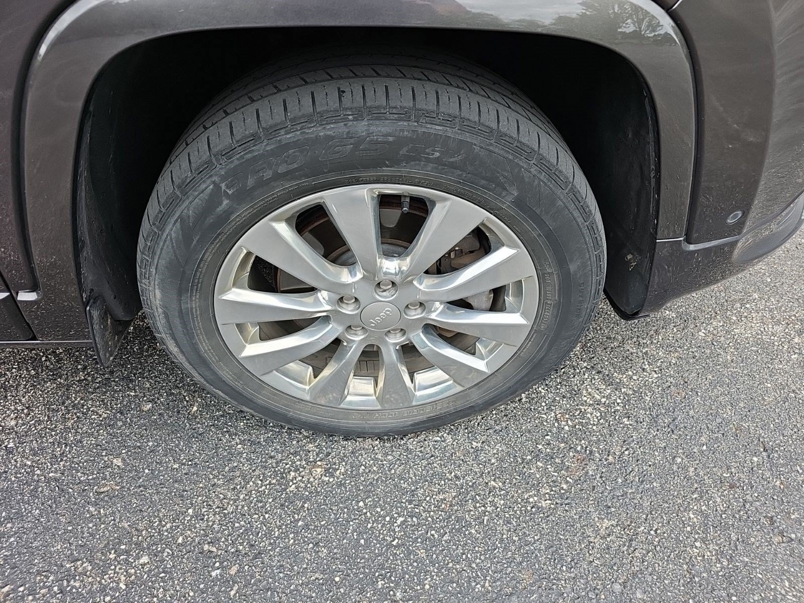Used 2018 Granite Crystal Metallic Clearcoat Jeep Overland image 7