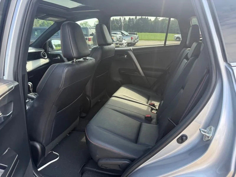 Used 2016 Silver Toyota SE image 4