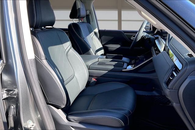 Used 2026 Silver INFINITI LUXE image 7