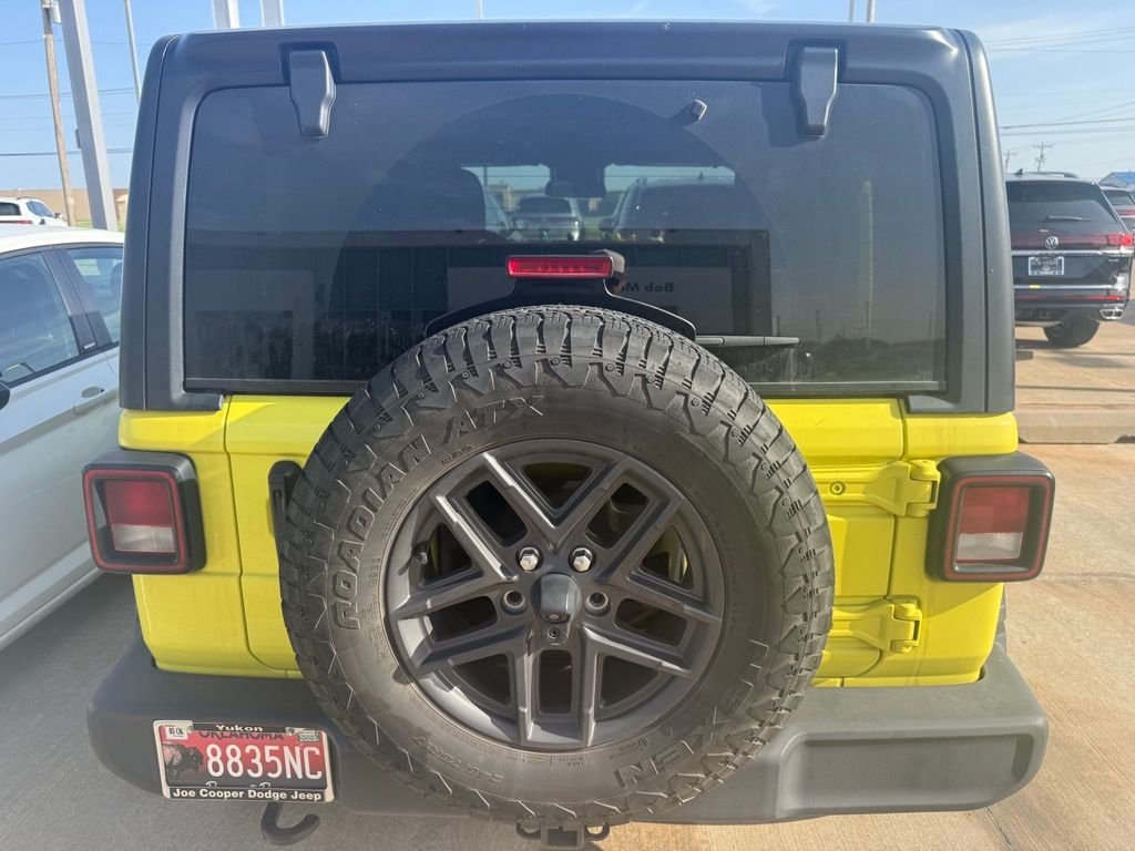 Used 2024 High Velocity Clearcoat Jeep Sport S image 2