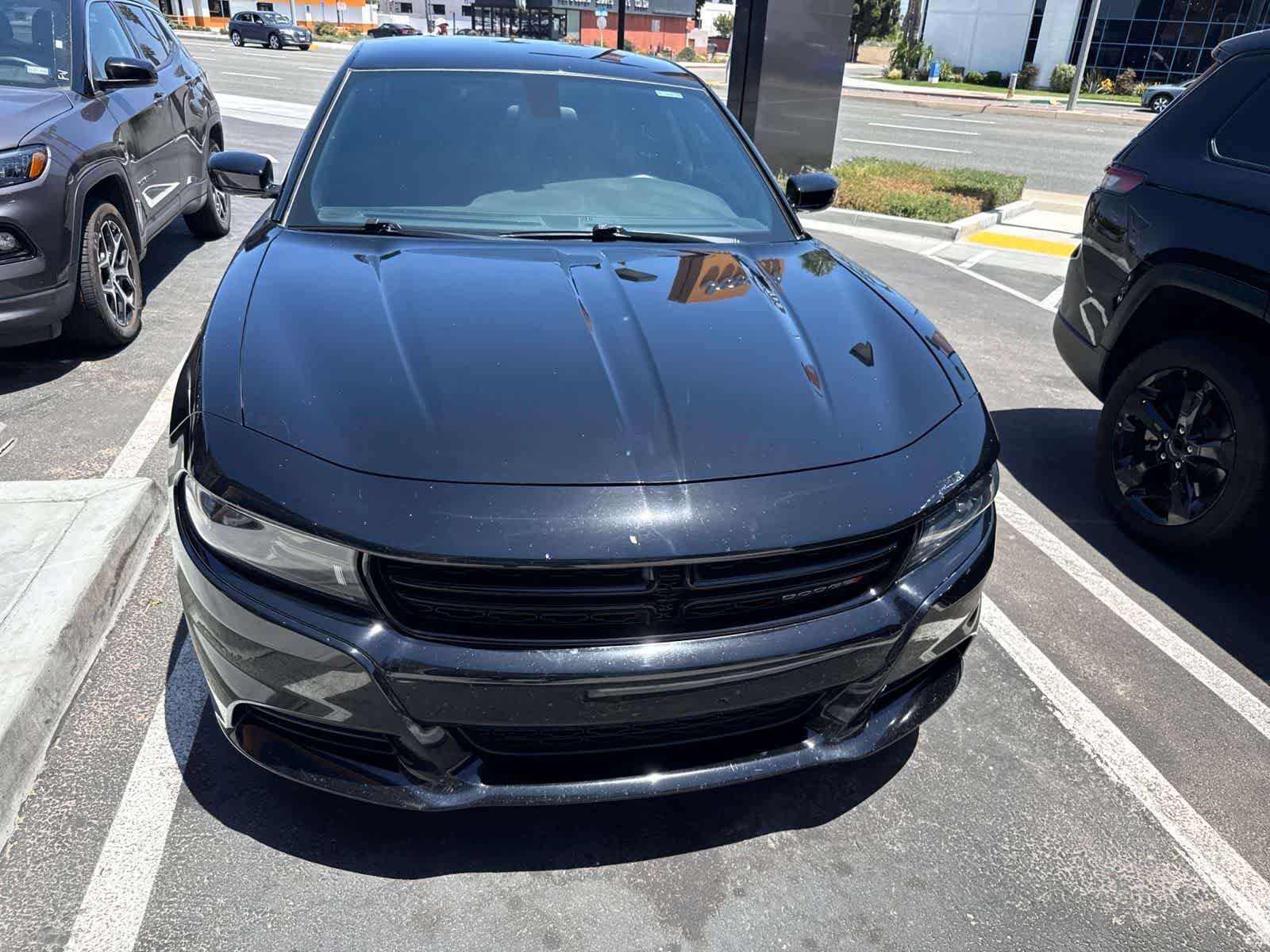 Used 2022 Pitch Black Clearcoat Dodge SXT image 3