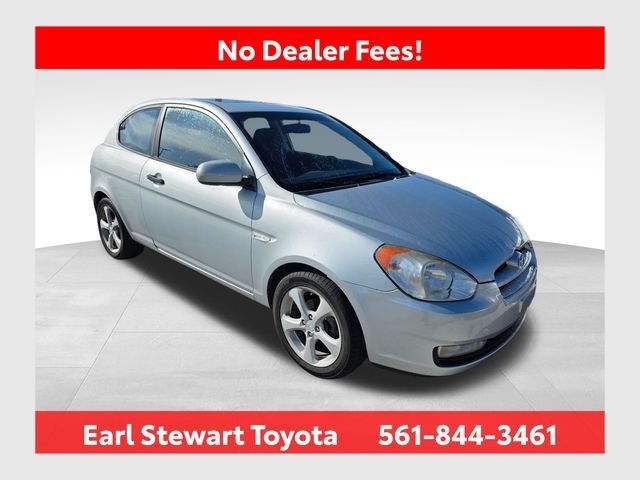 Used 2010 Silver Hyundai SE image 1