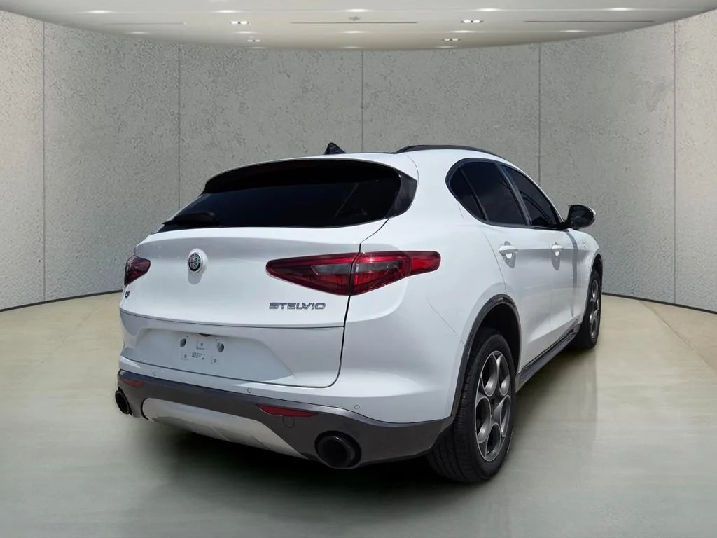 Certified Used 2022 Alfa White Alfa Romeo Ti image 4