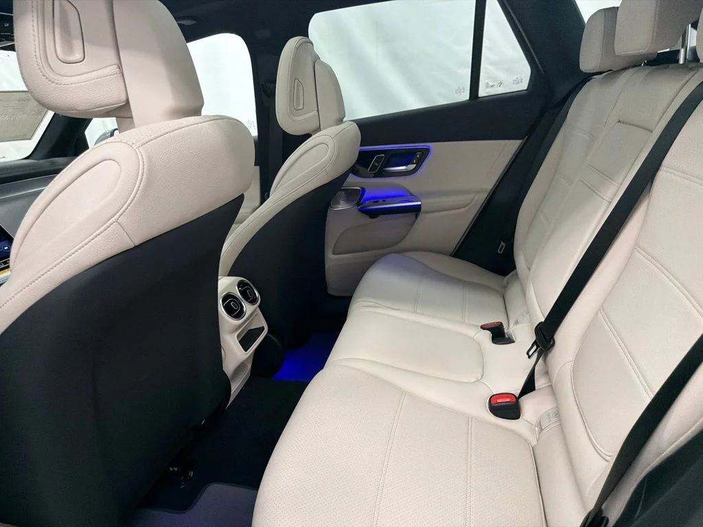 New 2027 White Mercedes-Benz GLC 300 image 19