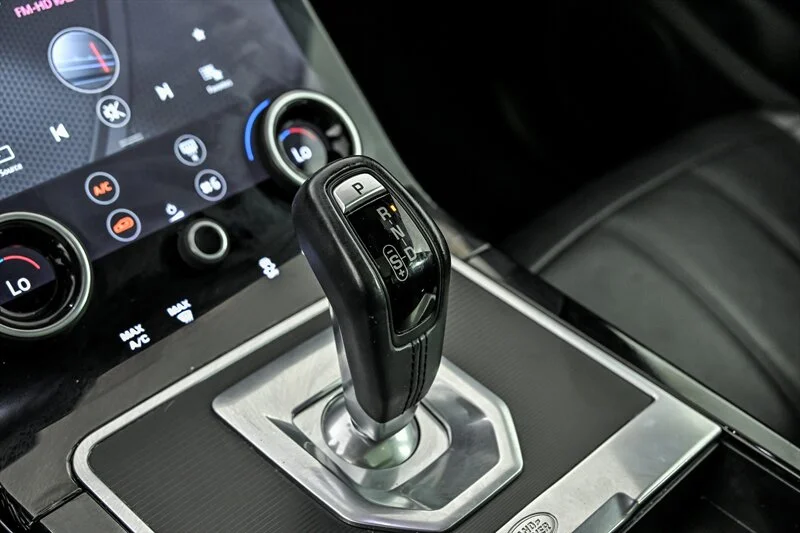 Used 2020 Corris Grey Metallic Land Rover SE image 29