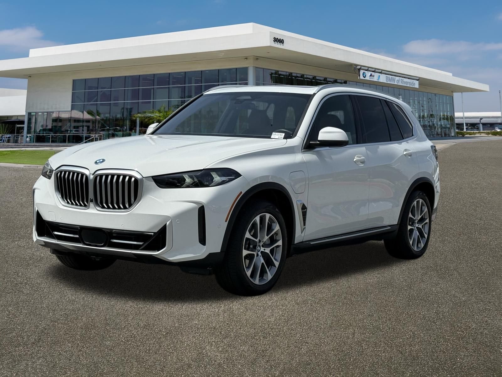 Certified Used 2024 Alpine White BMW xDrive50e image 4