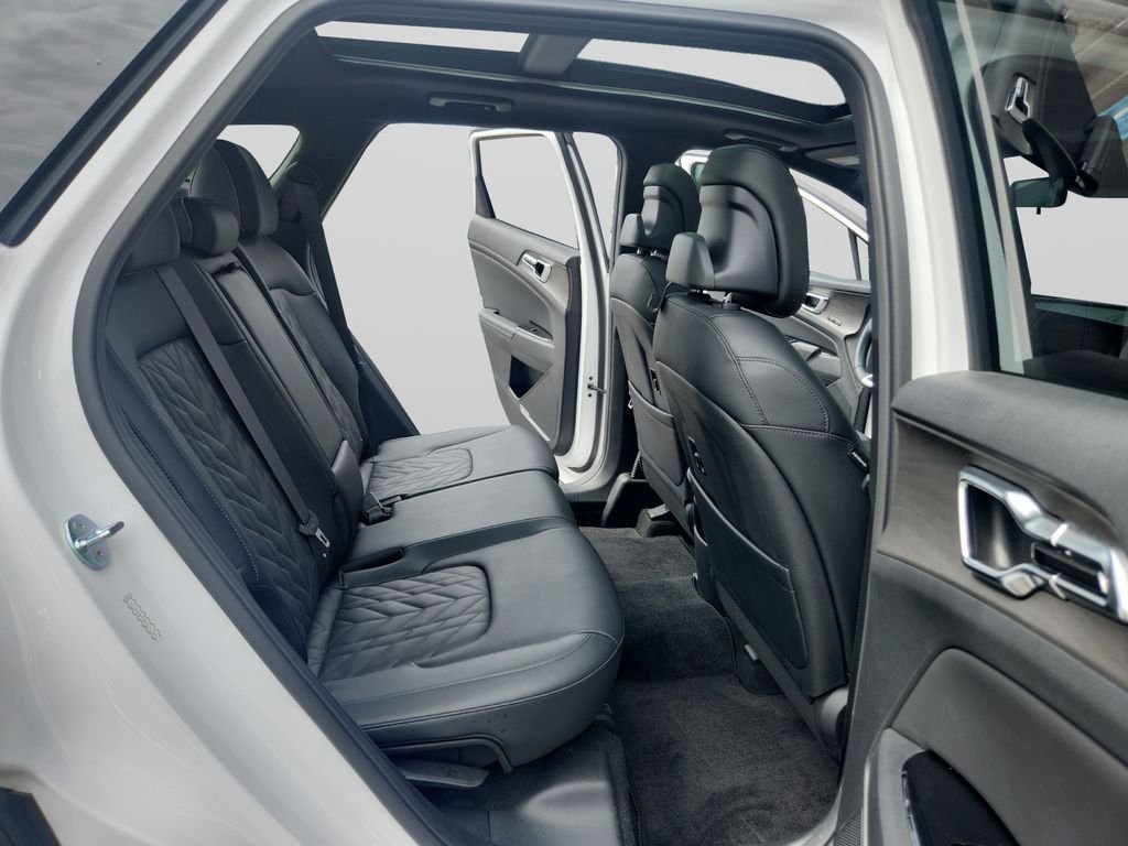 Certified Used 2024 White Kia X-Pro Prestige image 18