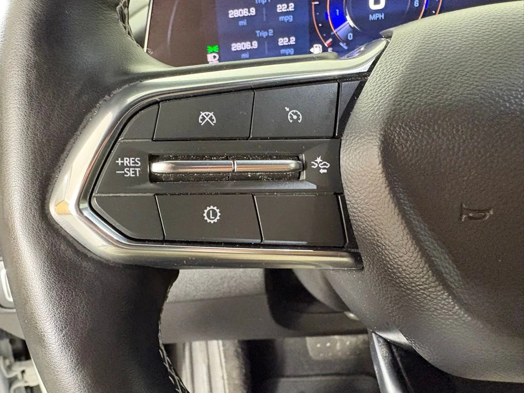 Used 2025 White Chevrolet LT image 23