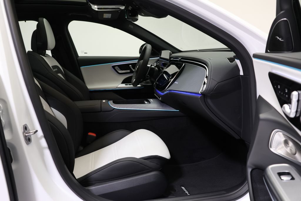New 2027 MANUFAKTUR Moonlight White Magno Mercedes-Benz E 53 AMG® image 49