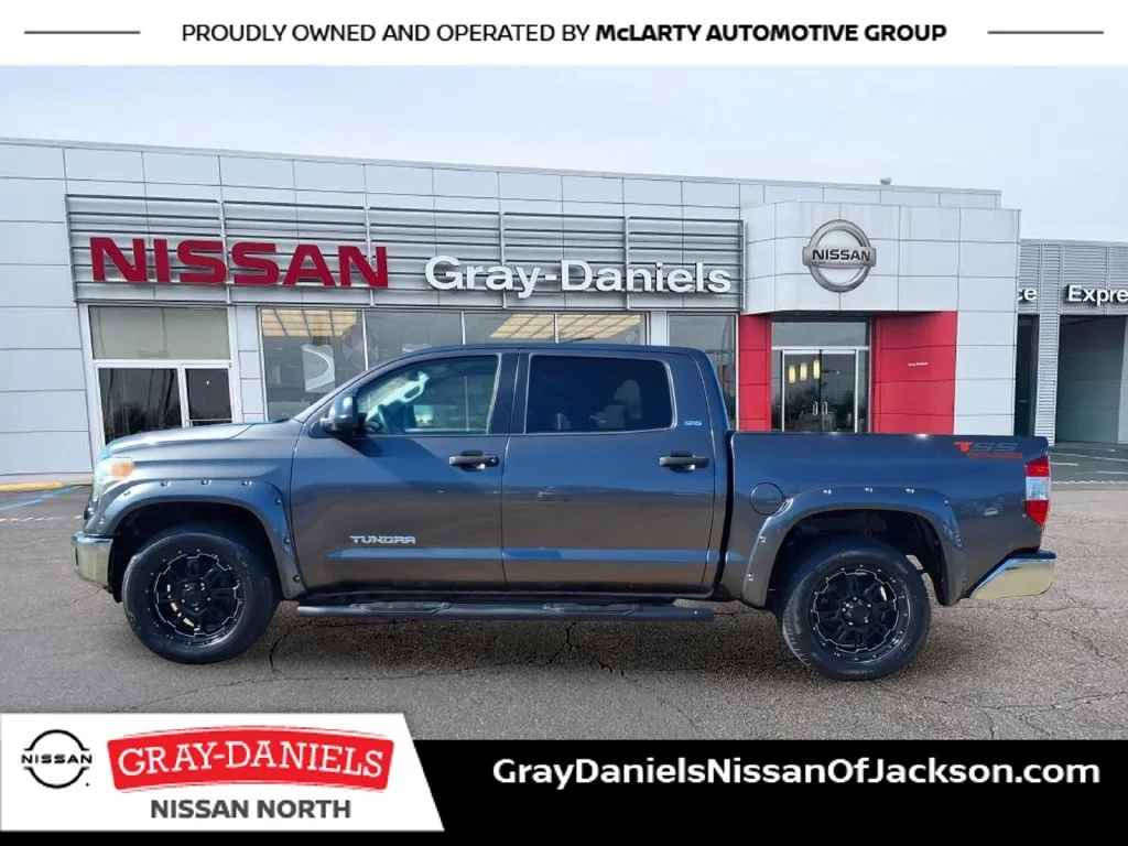 Used 2015 Gray Toyota SR5 image 4