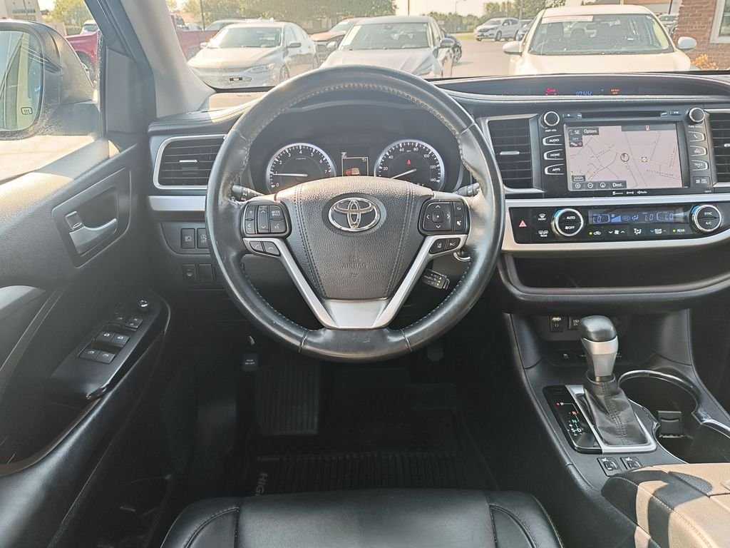 Used 2018 Blue Toyota XLE image 16