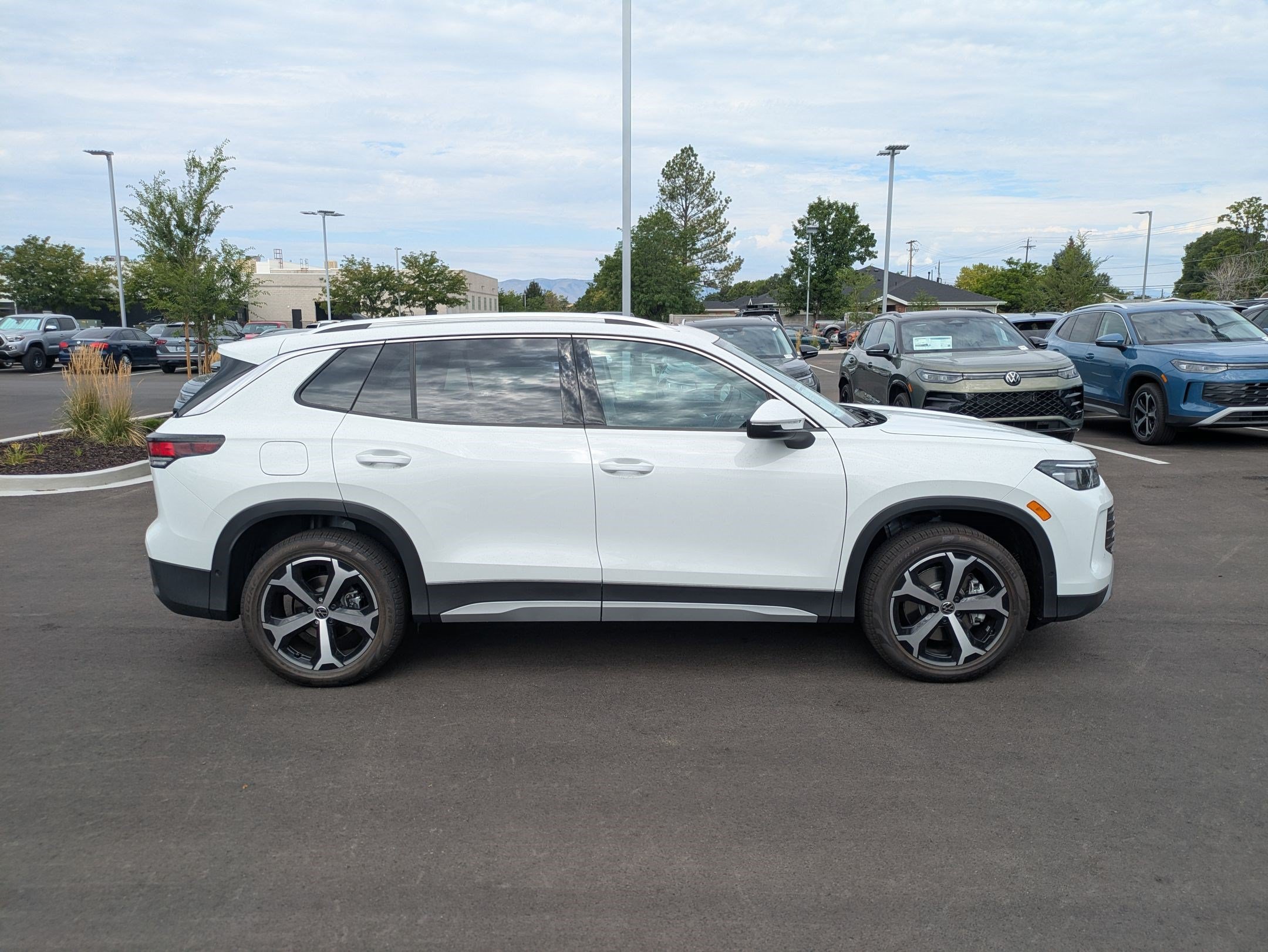New 2026 Pure White Volkswagen SE image 2