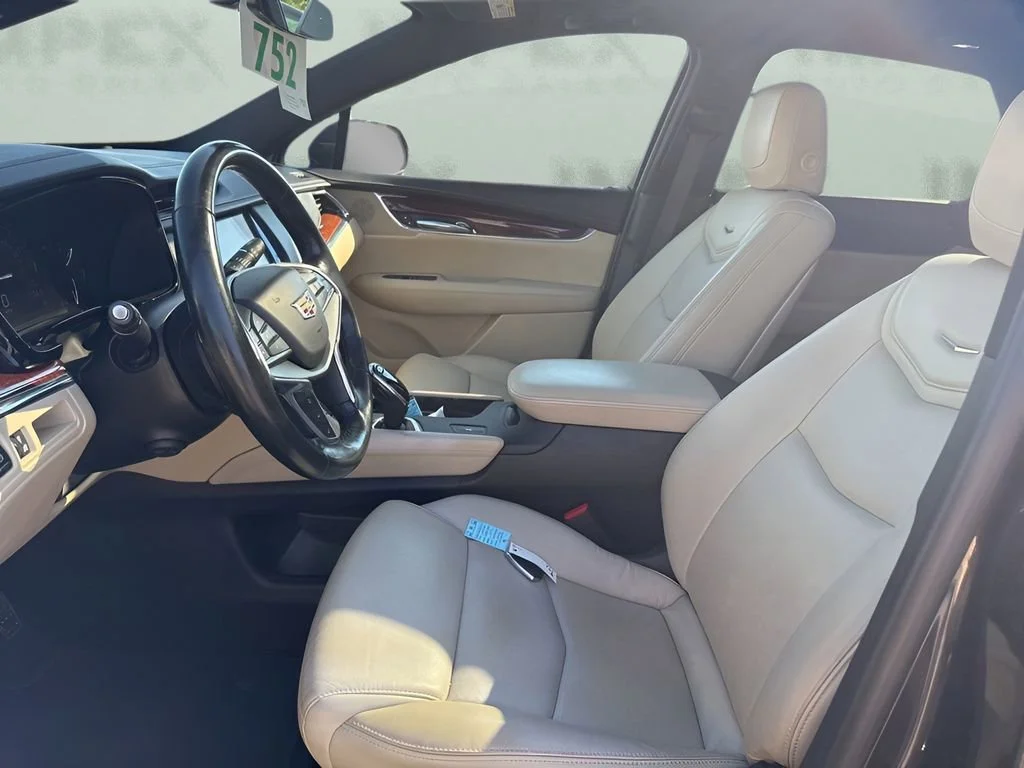 Used 2018 DARK GRANITE METALLIC Cadillac Luxury FWD image 7