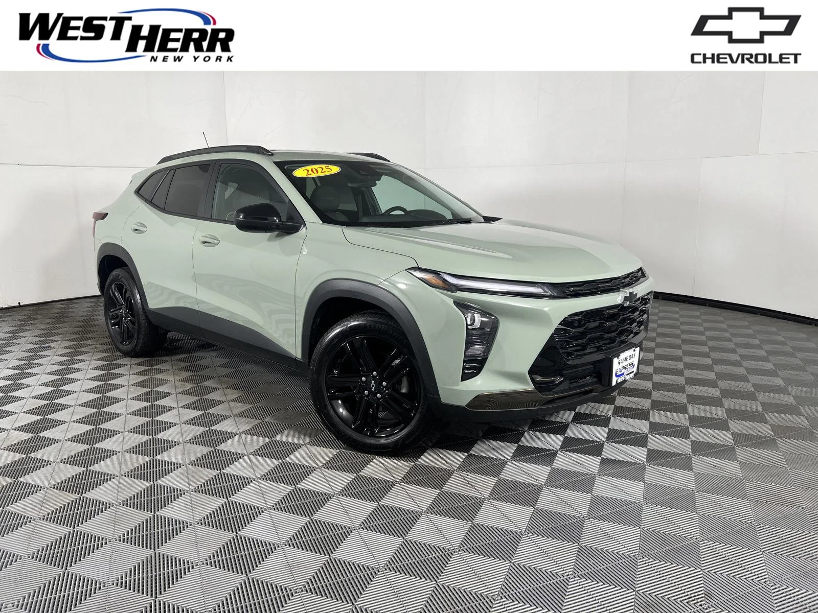 Used 2025 Cacti Green Chevrolet ACTIV image 1