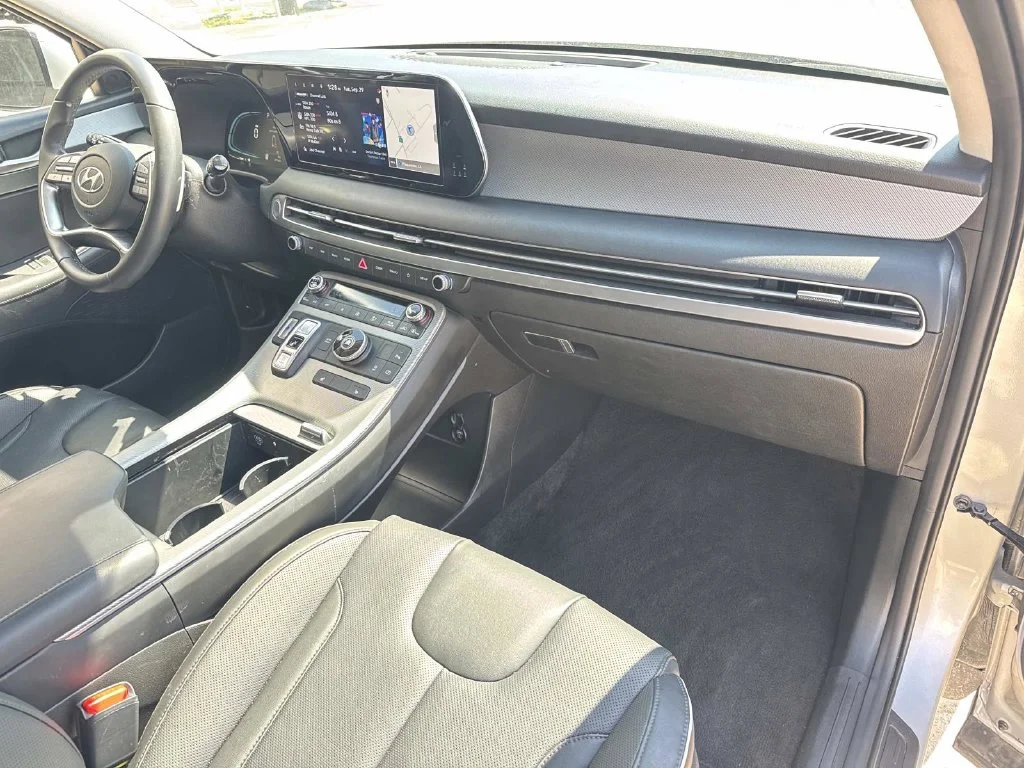 Used 2025 Silver Hyundai SEL image 25