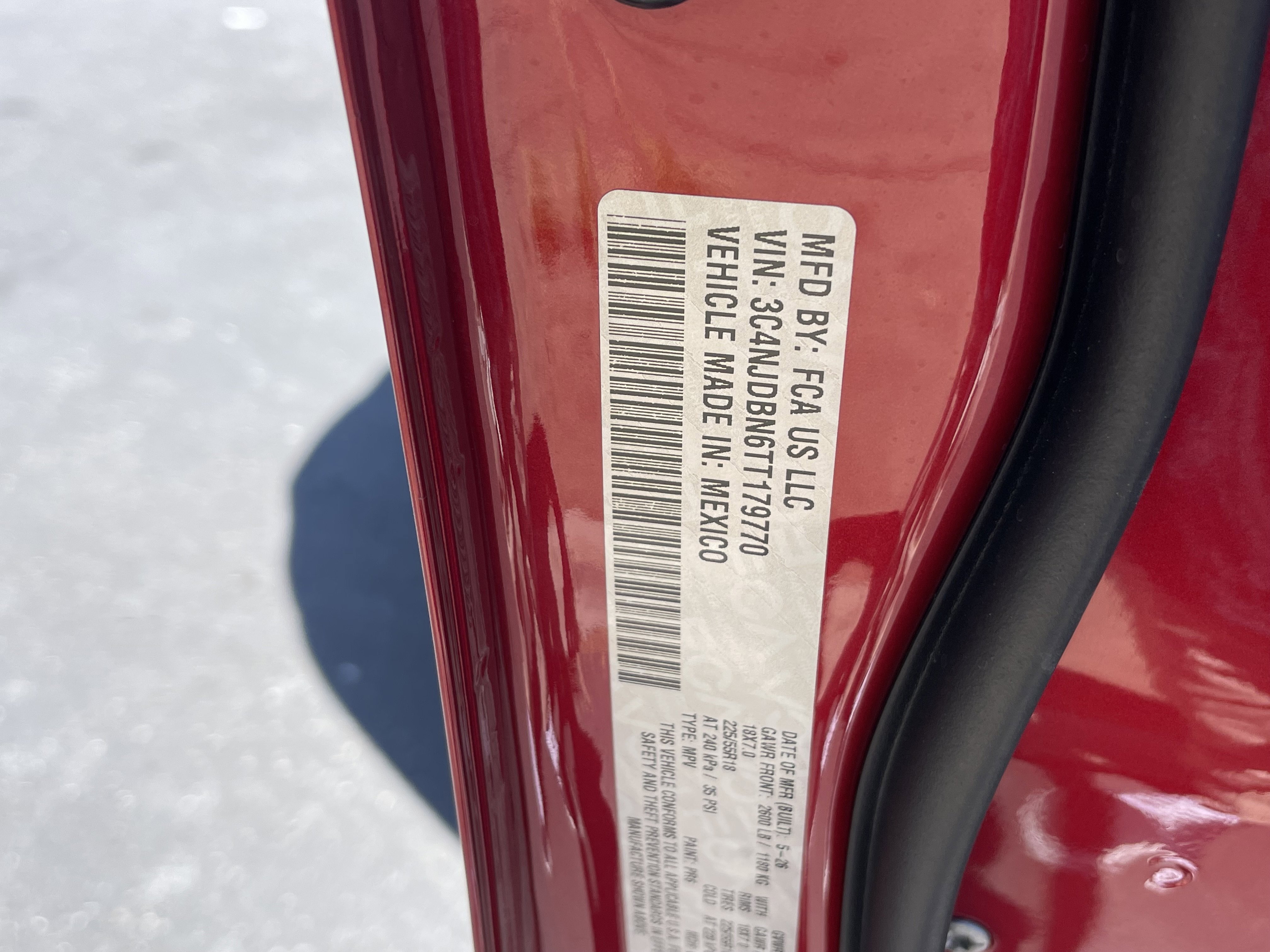New 2026 Red Hot Pearl-Coat Exterior Paint Jeep Latitude Altitude image 23