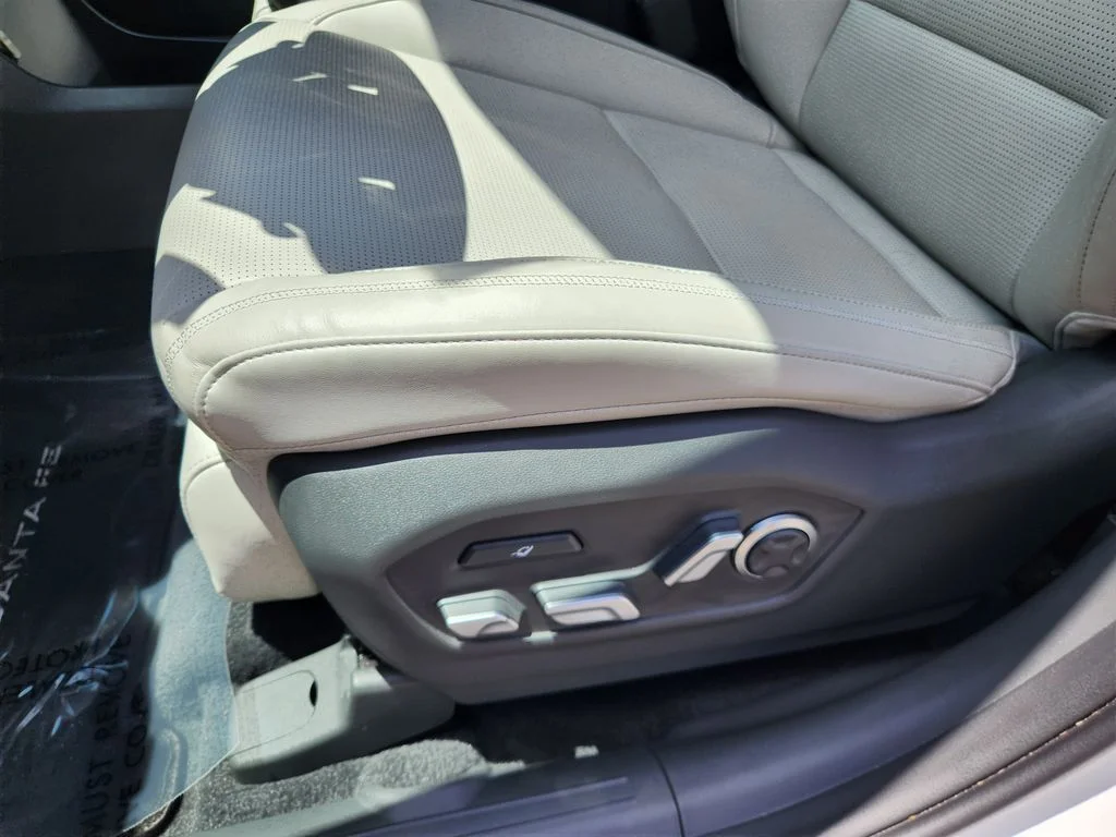 Used 2025 Serenity White Hyundai Calligraphy image 21