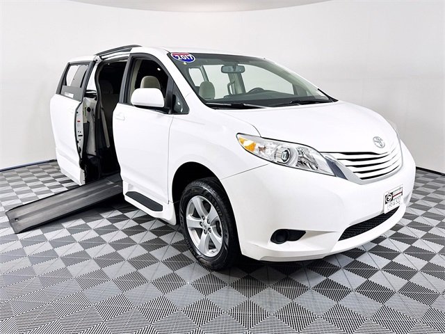 2017 Toyota Sienna LE