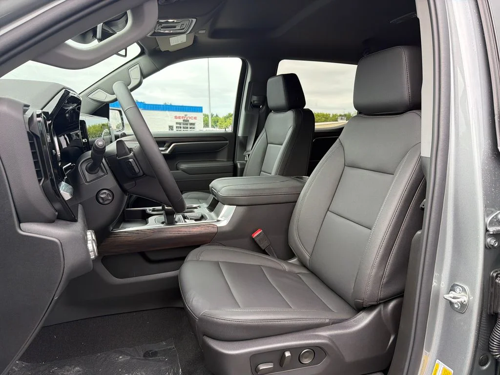 2026 GMC Sierra 1500 SLT - Photo 9