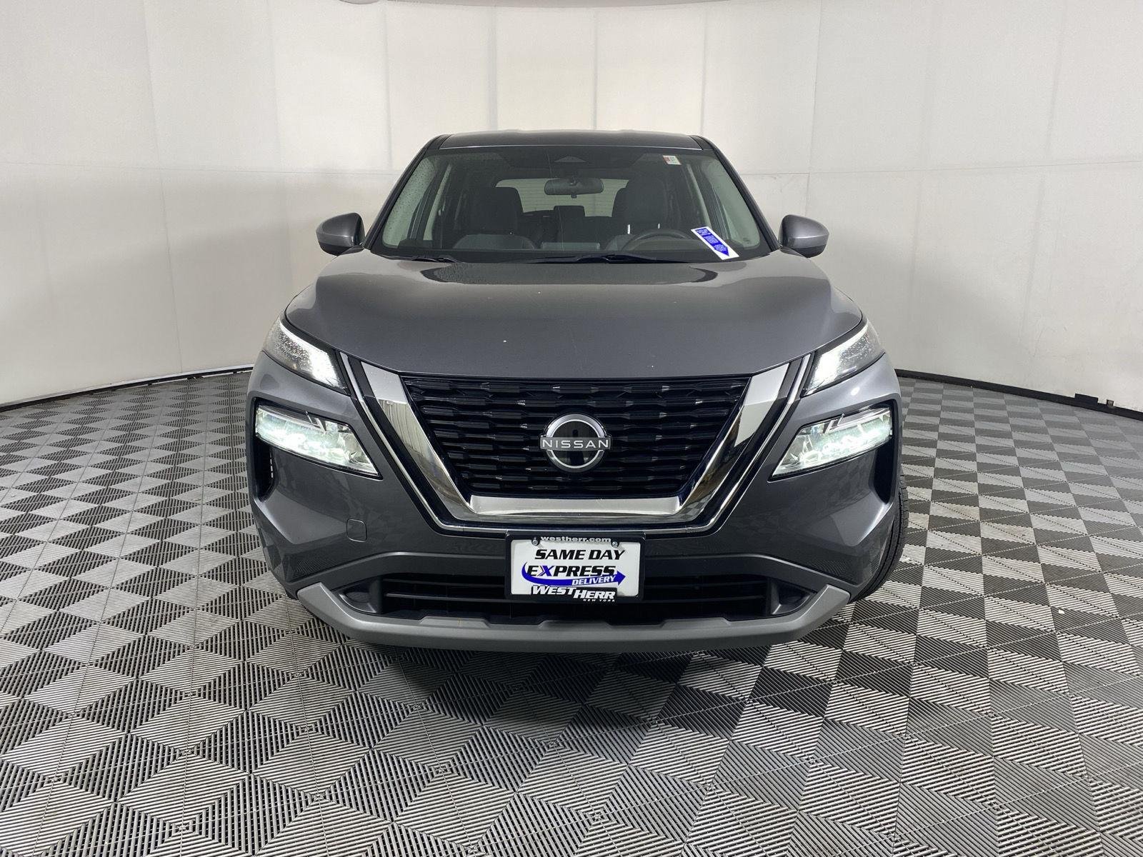 Used 2023 Gun Metallic Nissan SV image 2