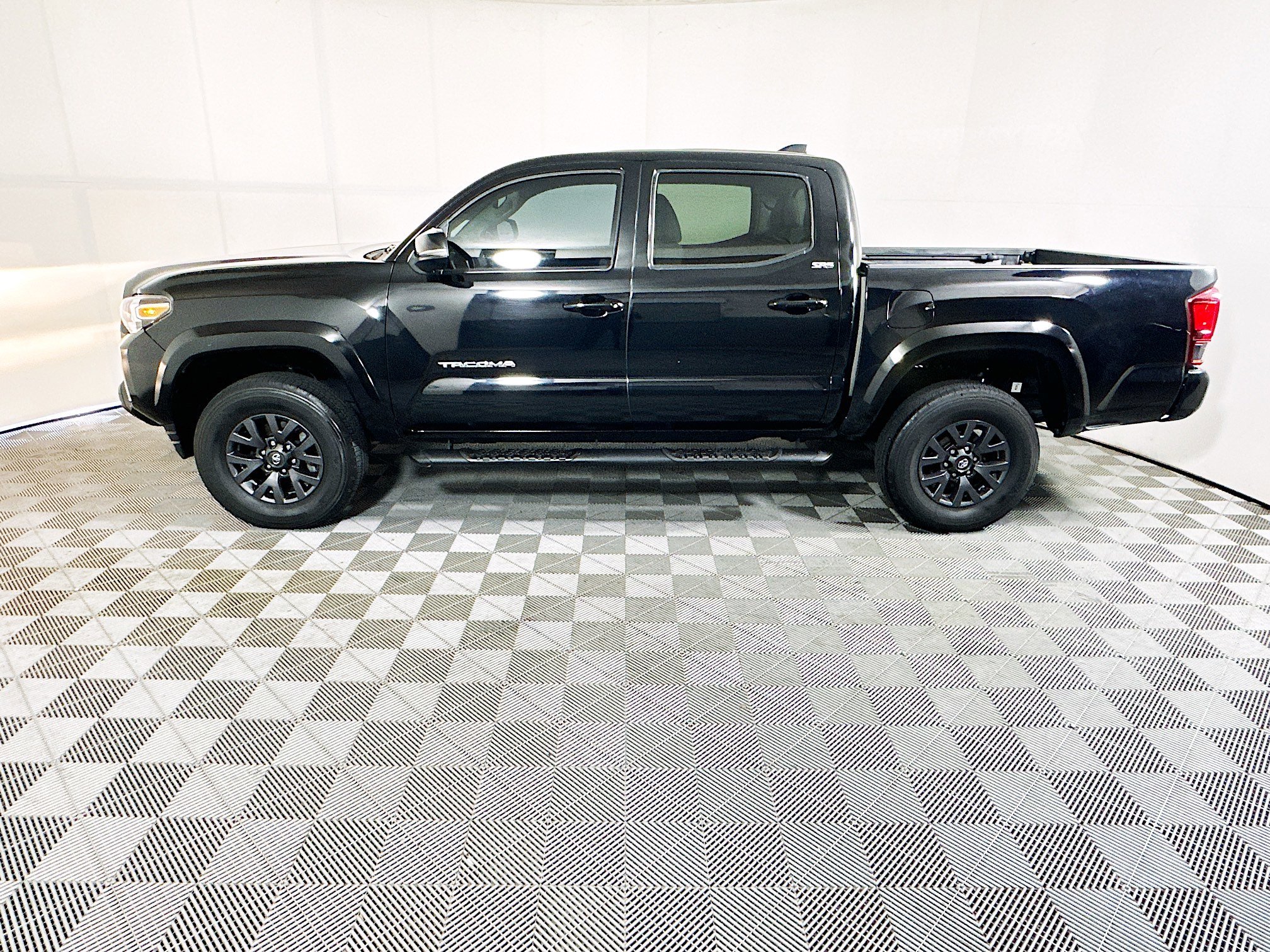 2023 Toyota Tacoma thumbnail 8